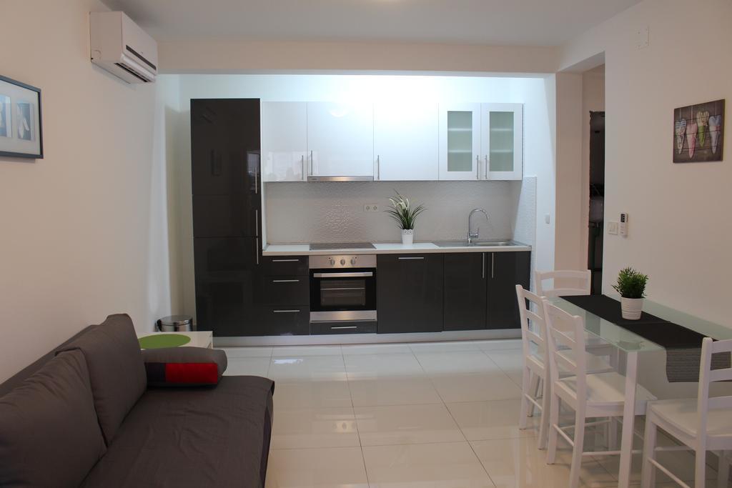 Apartmani Orhideja Rab Town Exterior photo